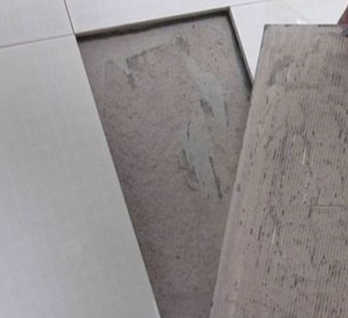 根河瓷砖空鼓维修公司分享瓷砖铺贴时如果打浆（即涂抹在瓷砖背面和基层上的砂浆或瓷砖胶）过少，会带来以下问题